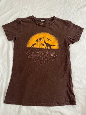 Dinosaur Gas Petrol Shirt design Size Medium fitted 100% cotton